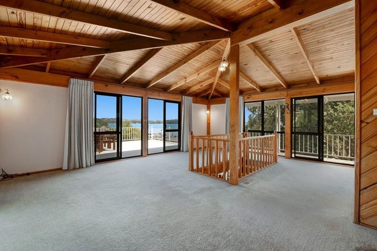 Photo of property in 65 De Luen Avenue, Tindalls Beach, Whangaparaoa, 0930