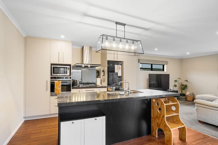 Photo of property in 16 Buddle Road, Wallaceville, Upper Hutt, 5018