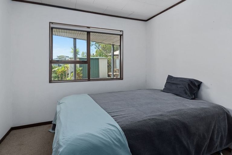 Photo of property in 1/57 Aeroview Drive, Beach Haven, Auckland, 0626