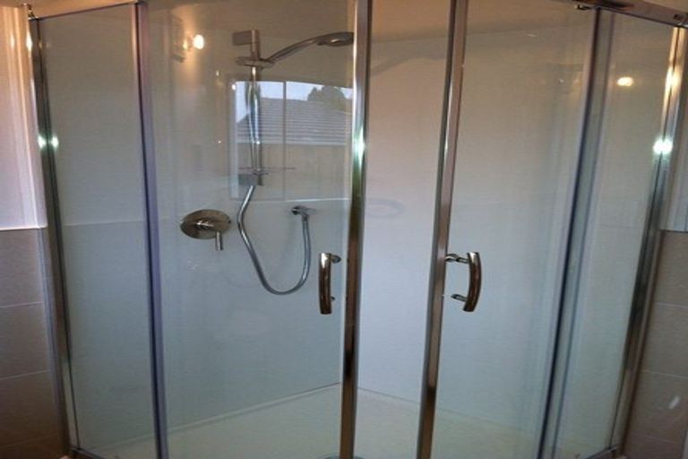 Photo of property in 21 Ludlow Terrace, Totara Vale, Auckland, 0627