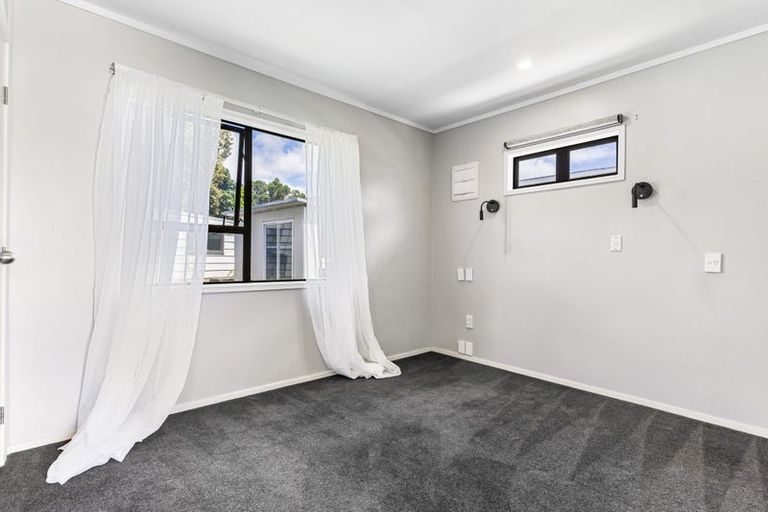 Photo of property in 2/20 Helena Street, Massey, Auckland, 0614