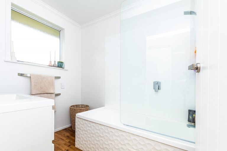 Photo of property in 10 Great North Road, Winton, 9720