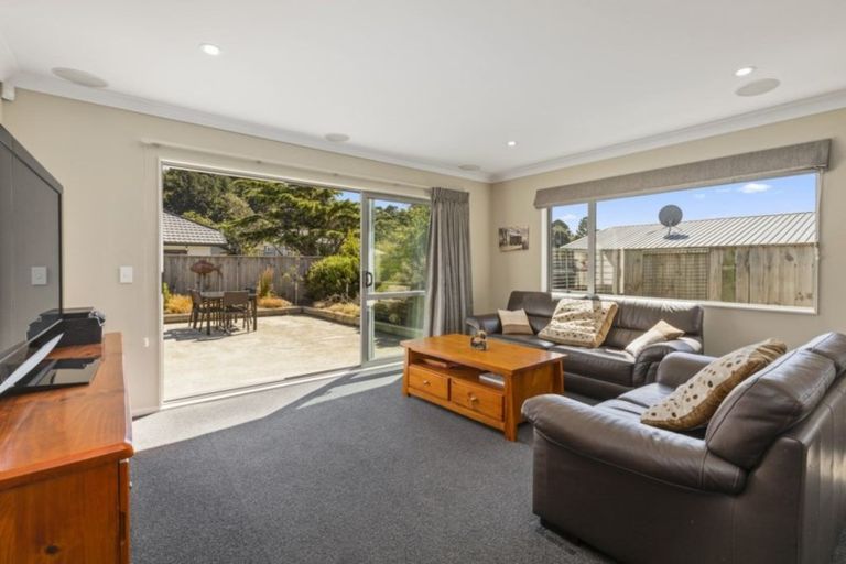 Photo of property in 10 Poppy Watts Grove, Stokes Valley, Lower Hutt, 5019
