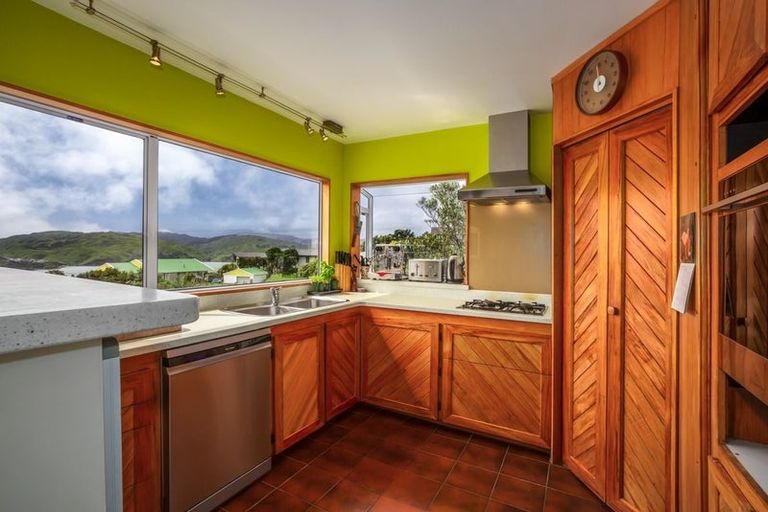 Photo of property in 37 Kahu Road, Paremata, Porirua, 5024