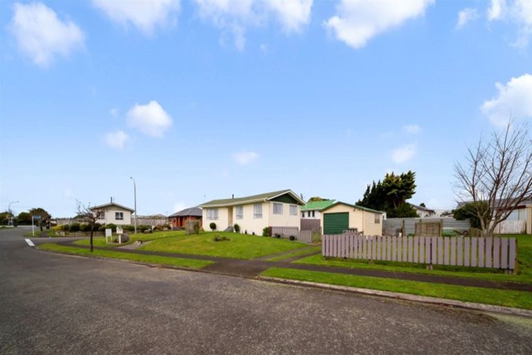 Photo of property in 3 Totara Crescent, Hawera, 4610