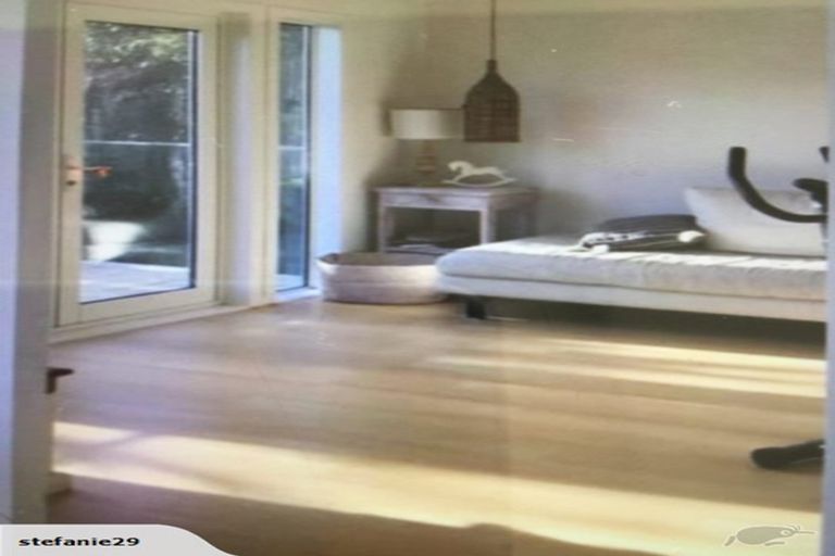 Photo of property in 121 Seaview Road, Piha, New Lynn, 0772