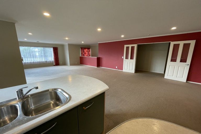 Photo of property in 5b Bishops Glen, Tawa, Wellington, 5028