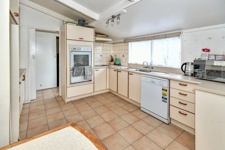 Photo of property in 13 Lismore Place, Papatoetoe, Auckland, 2025