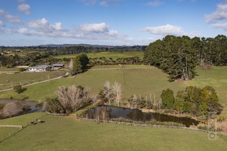 Photo of property in 175 Hanham Road, Kumeu, 0891