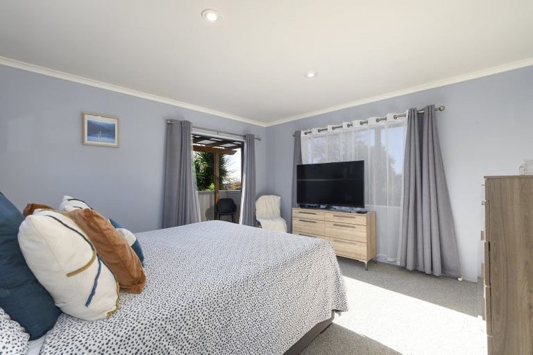 Photo of property in 1 Lysaght Place, Welcome Bay, Tauranga, 3112