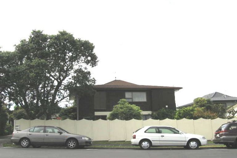 Photo of property in 2/965 Beach Road, Torbay, Auckland, 0630