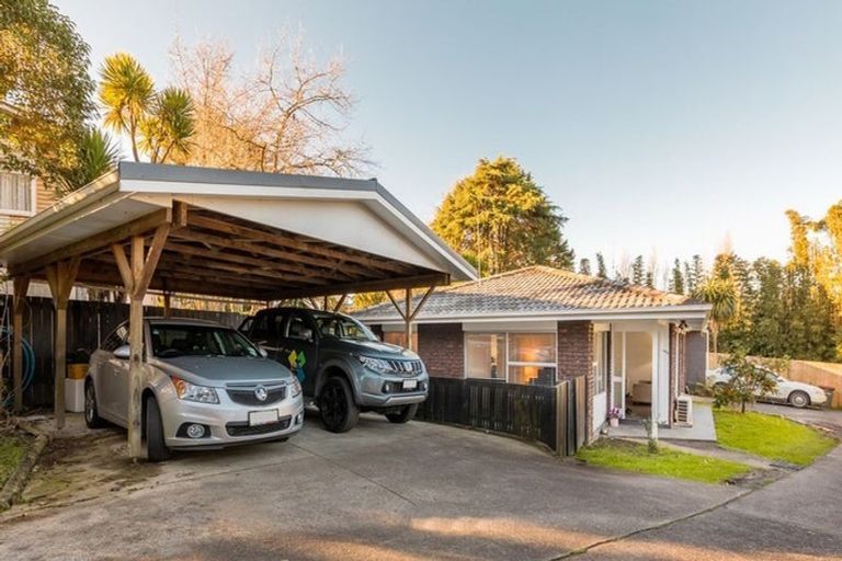Photo of property in 2/18 Kashmir Road, Glen Eden, Auckland, 0602