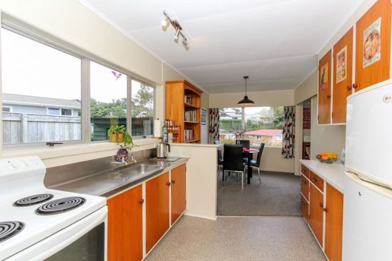Photo of property in 27 Beaumont Crescent, Frankleigh Park, New Plymouth, 4310