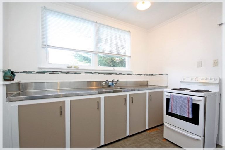 Photo of property in 13 Signal Street, Foxton Beach, Foxton, 4815