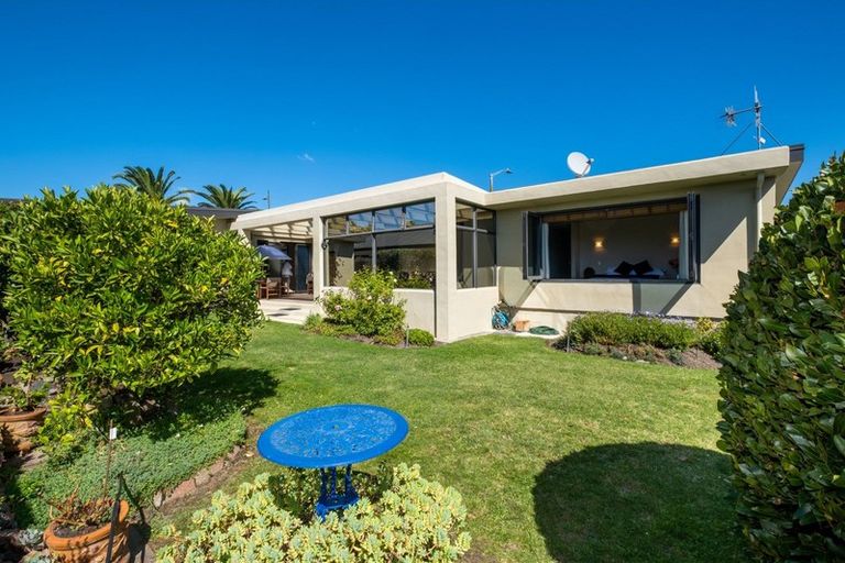 Photo of property in 1 Palmbrook Avenue, Havelock North, 4130
