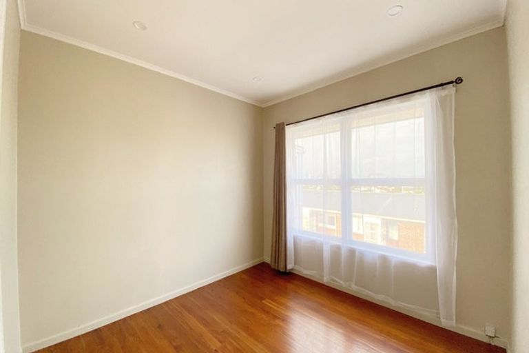 Photo of property in 2/60 Church Street, Northcote Point, Auckland, 0627