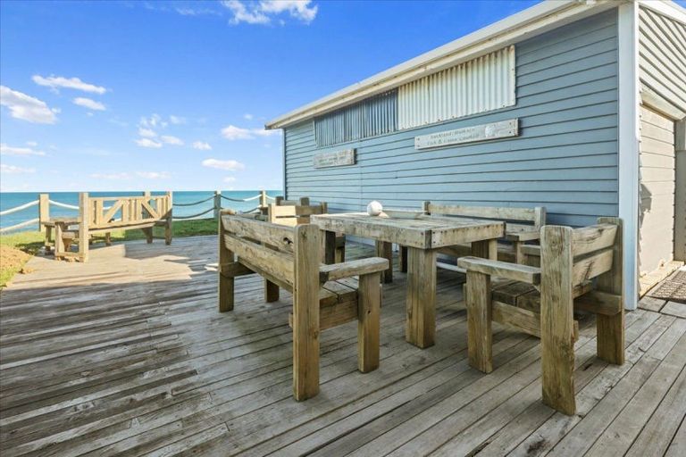 Photo of property in 8 Point Road, Mokau, 4376