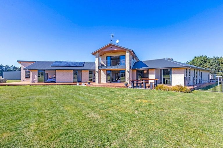 Photo of property in 120 Glews Road, Cust, Rangiora, 7471