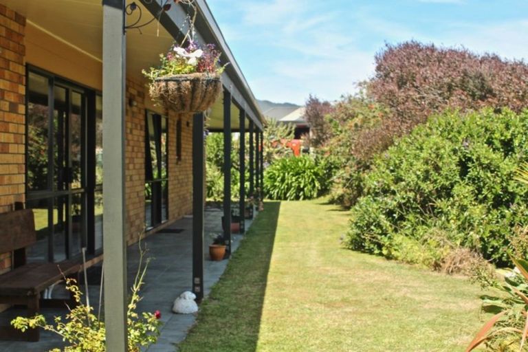 Photo of property in 151 Pukenamu Road, Te Horo, Otaki, 5581