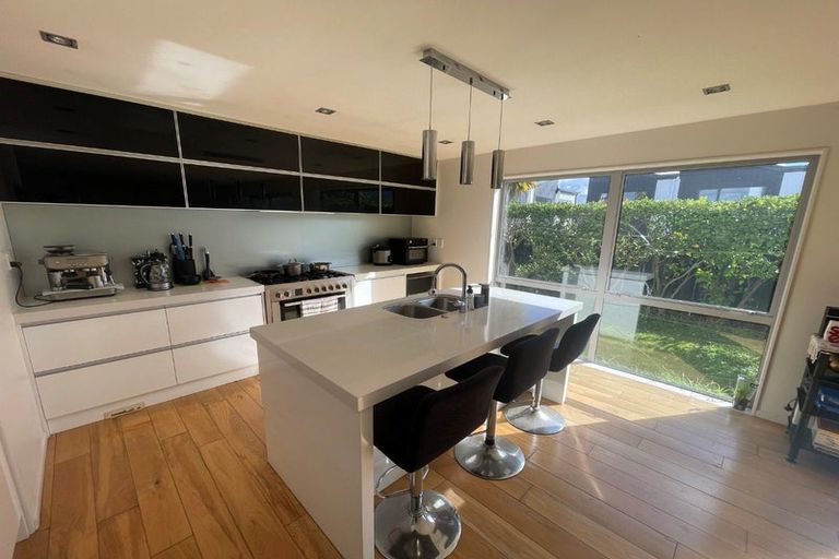 Photo of property in 10a Fraser Road, Narrow Neck, Auckland, 0624