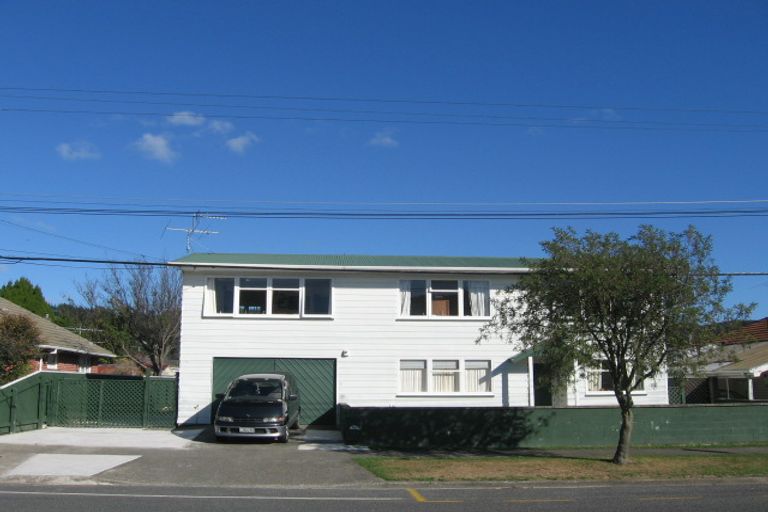 Photo of property in 42a Kowhai Avenue, Ebdentown, Upper Hutt, 5018