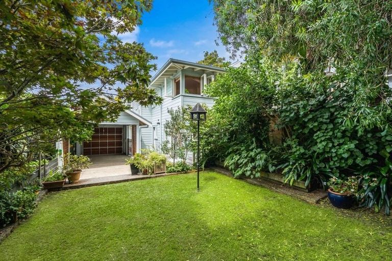 Photo of property in 1 Kapai Road, Devonport, Auckland, 0624