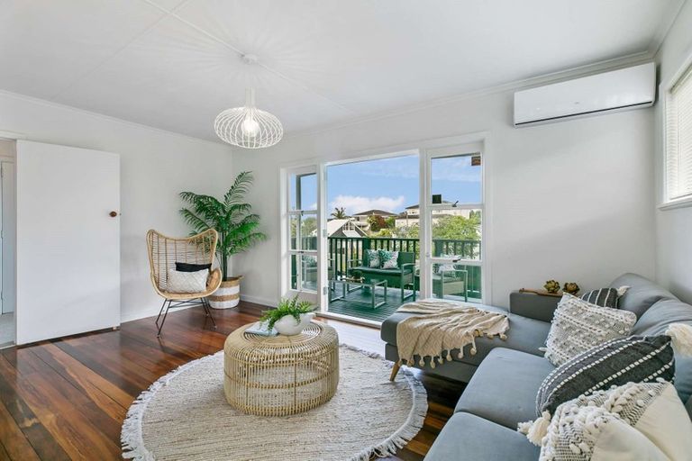 Photo of property in 1/15 Stanley Avenue, Milford, Auckland, 0620