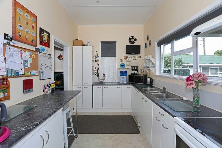 Photo of property in 16 Lyon Street, Marton, 4710