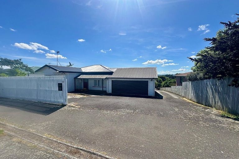 Photo of property in 82 Forest Lake Road, Forest Lake, Hamilton, 3200