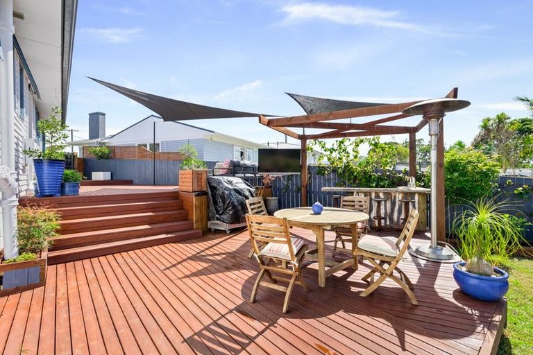 Photo of property in 1/19 Tramway Road, Beach Haven, Auckland, 0626