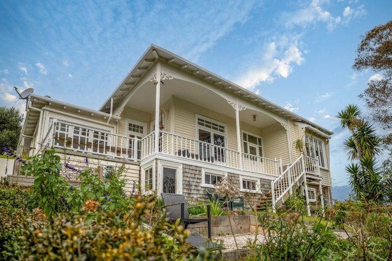 Photo of property in 9 Robertson Street, Russell, 0202