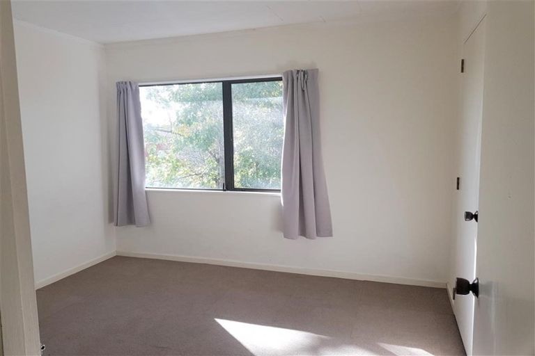Photo of property in 2/21 Walnut Lane, Browns Bay, Auckland, 0630