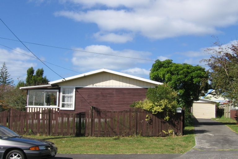Photo of property in 4 Drome View Place, Beach Haven, Auckland, 0626