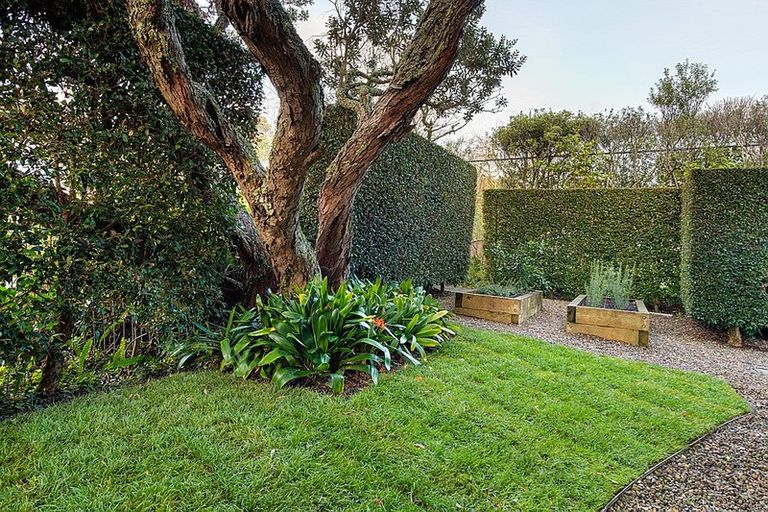 Photo of property in 33a Stanley Point Road, Stanley Point, Auckland, 0624