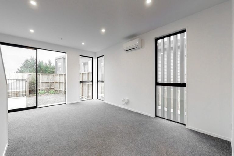 Photo of property in 7/62 Spenmoor Street, Newlands, Wellington, 6037