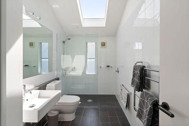 Photo of property in 52 Karepa Street, Brooklyn, Wellington, 6021