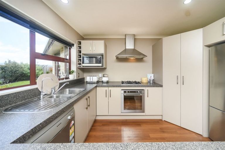 Photo of property in 40 Geneva Terrace, Kelvin Grove, Palmerston North, 4414