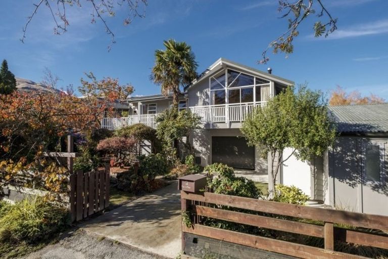 Photo of property in 2 Fox's Terrace, Arrowtown, 9302