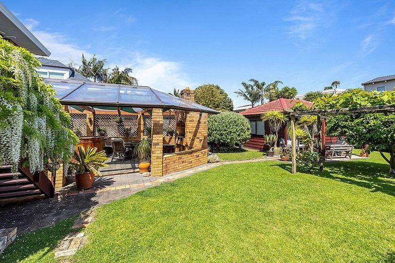 Photo of property in 16 Cecil Road, Milford, Auckland, 0620
