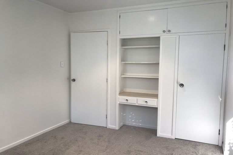 Photo of property in 27 Peter Terrace, Castor Bay, Auckland, 0620