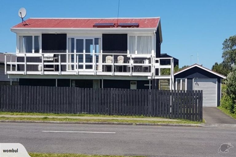 Photo of property in 611 Beach Road, Whangamata, 3620