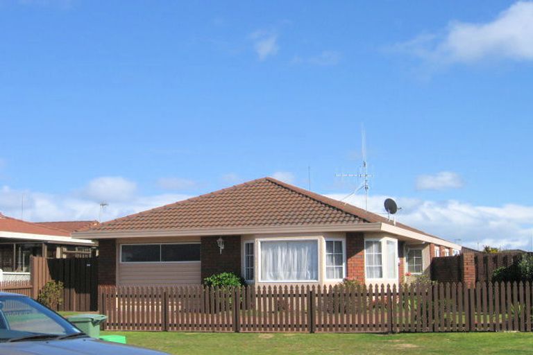 Photo of property in 2/37 Sunrise Avenue, Mount Maunganui, 3116