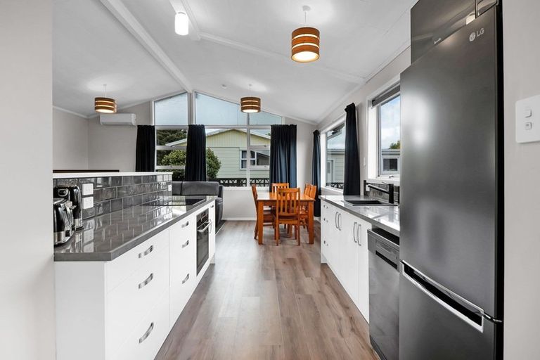 Photo of property in 10 Karaka Street, Inglewood, 4330