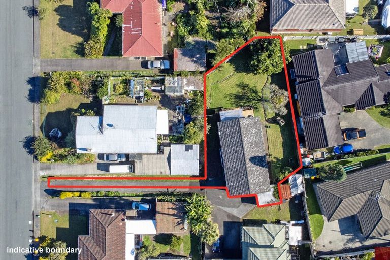 Photo of property in 5 Grimshaw Place, Henderson, Auckland, 0612