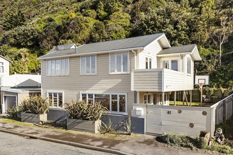 Photo of property in 82 Owhiro Bay Parade, Owhiro Bay, Wellington, 6023