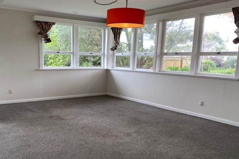 Photo of property in 27 Royal View Road, Te Atatu South, Auckland, 0610