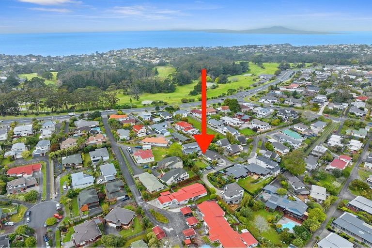 Photo of property in 1/2c Sunnynook Road, Sunnynook, Auckland, 0620