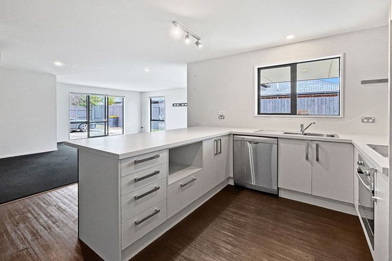 Photo of property in 152a Wainoni Road, Avondale, Christchurch, 8061