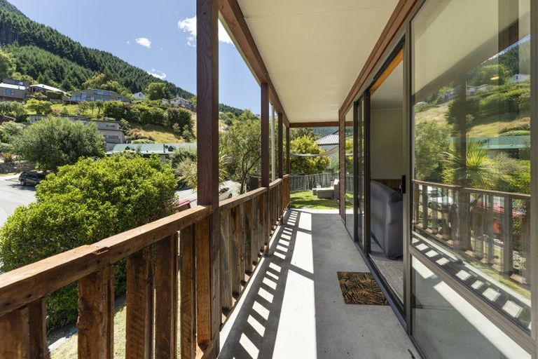 Photo of property in 10 Watts Road, Fernhill, Queenstown, 9300