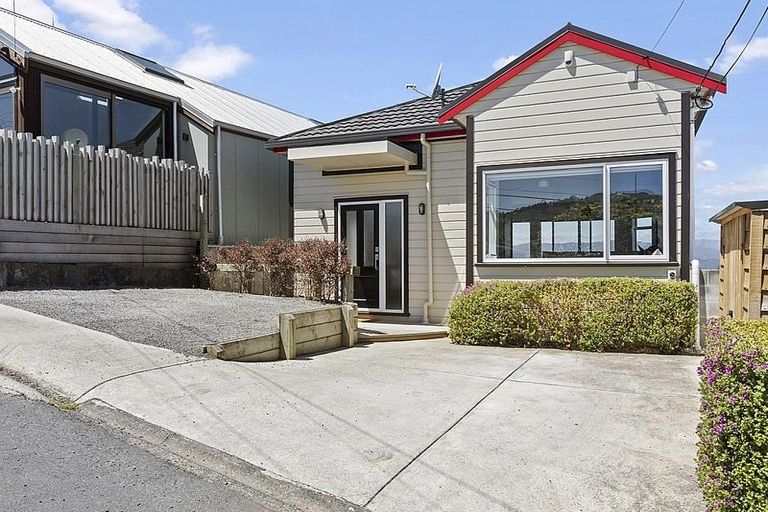 Photo of property in 15 Mills Road, Brooklyn, Wellington, 6021